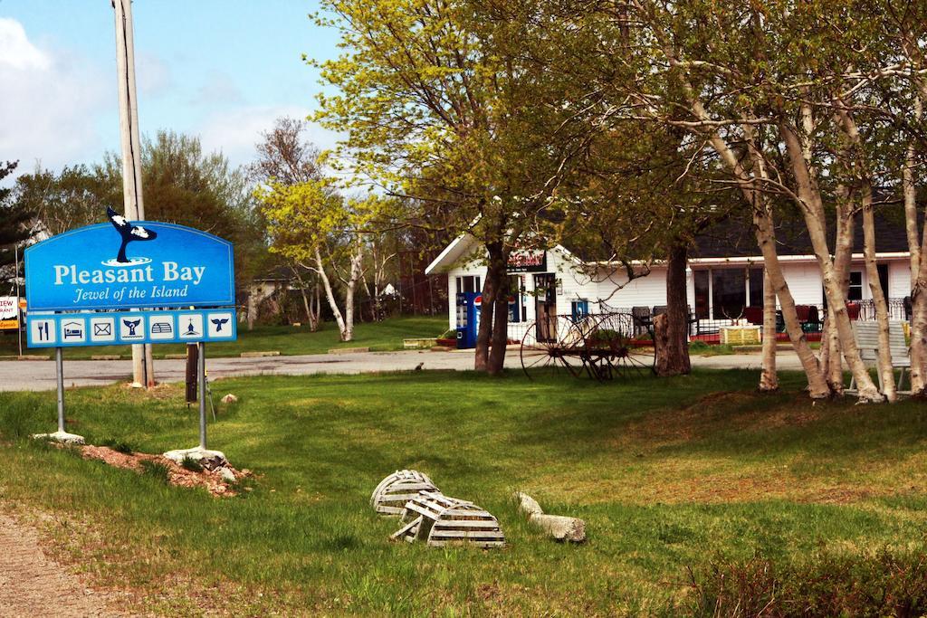 Mountain View Motel & Cottages Pleasant Bay Exterior photo