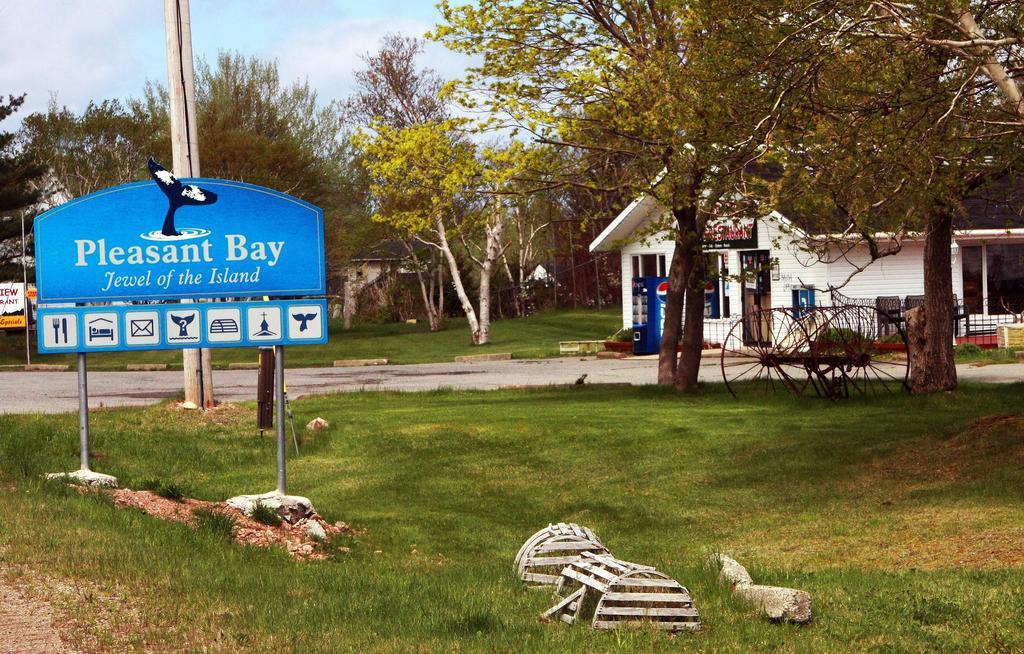 Mountain View Motel & Cottages Pleasant Bay Exterior photo